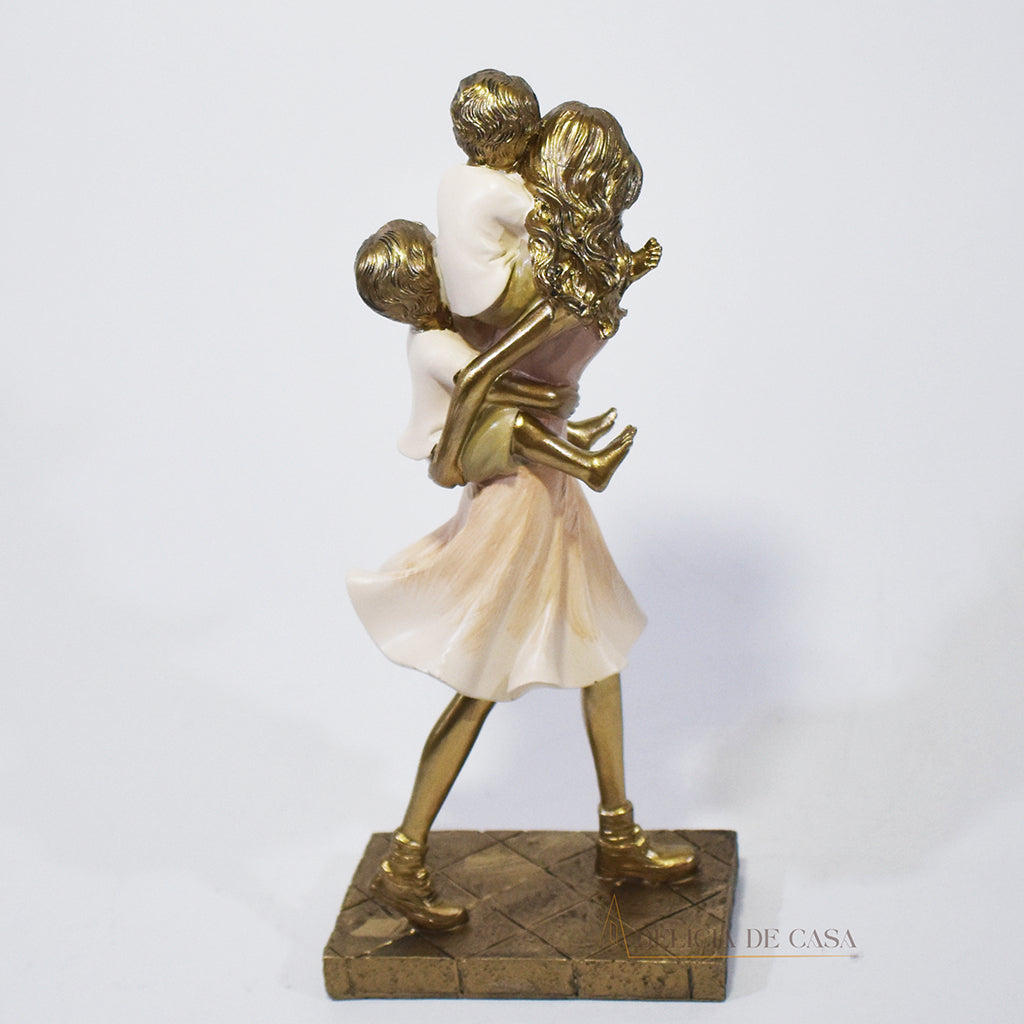 Escultura Família em Resina Mãe com 2 Filhos - Presente de Dia das Mães