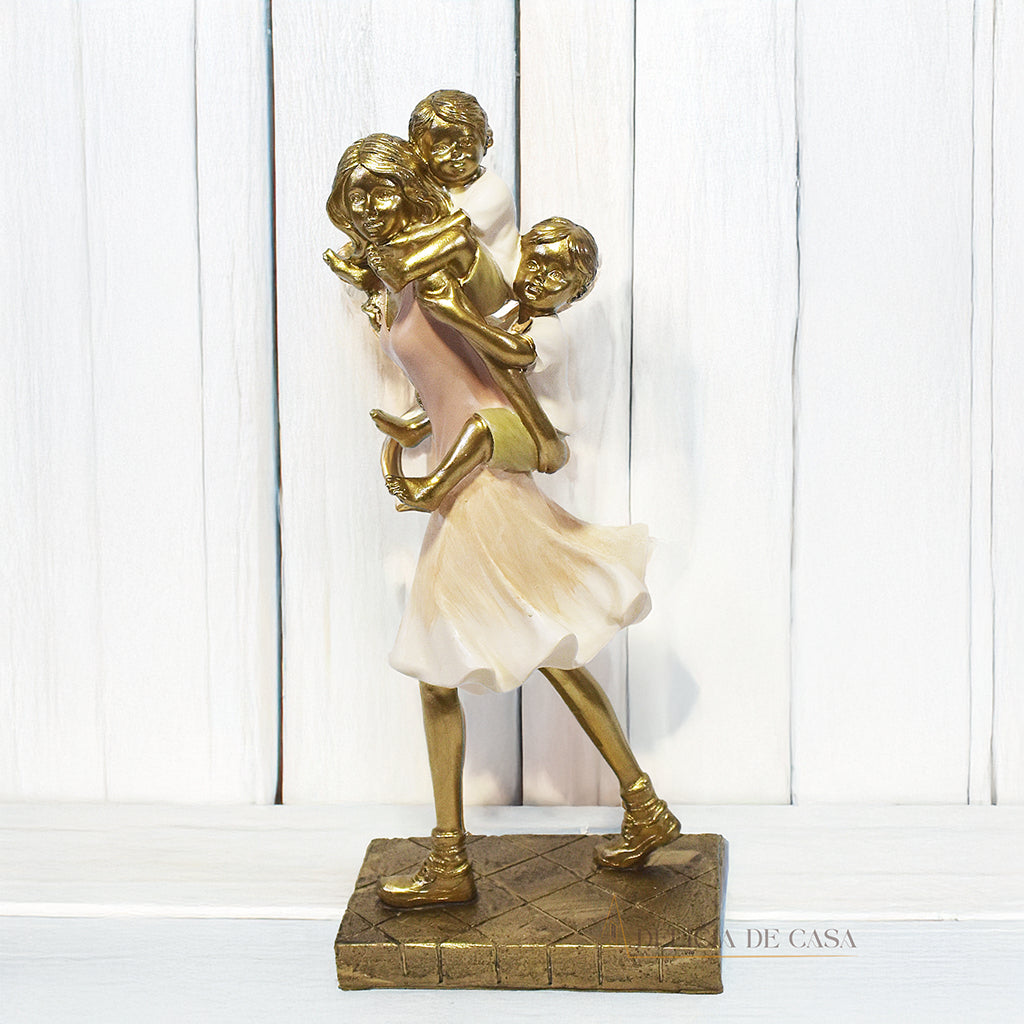 Escultura Família em Resina Mãe com 2 Filhos - Presente de Dia das Mães