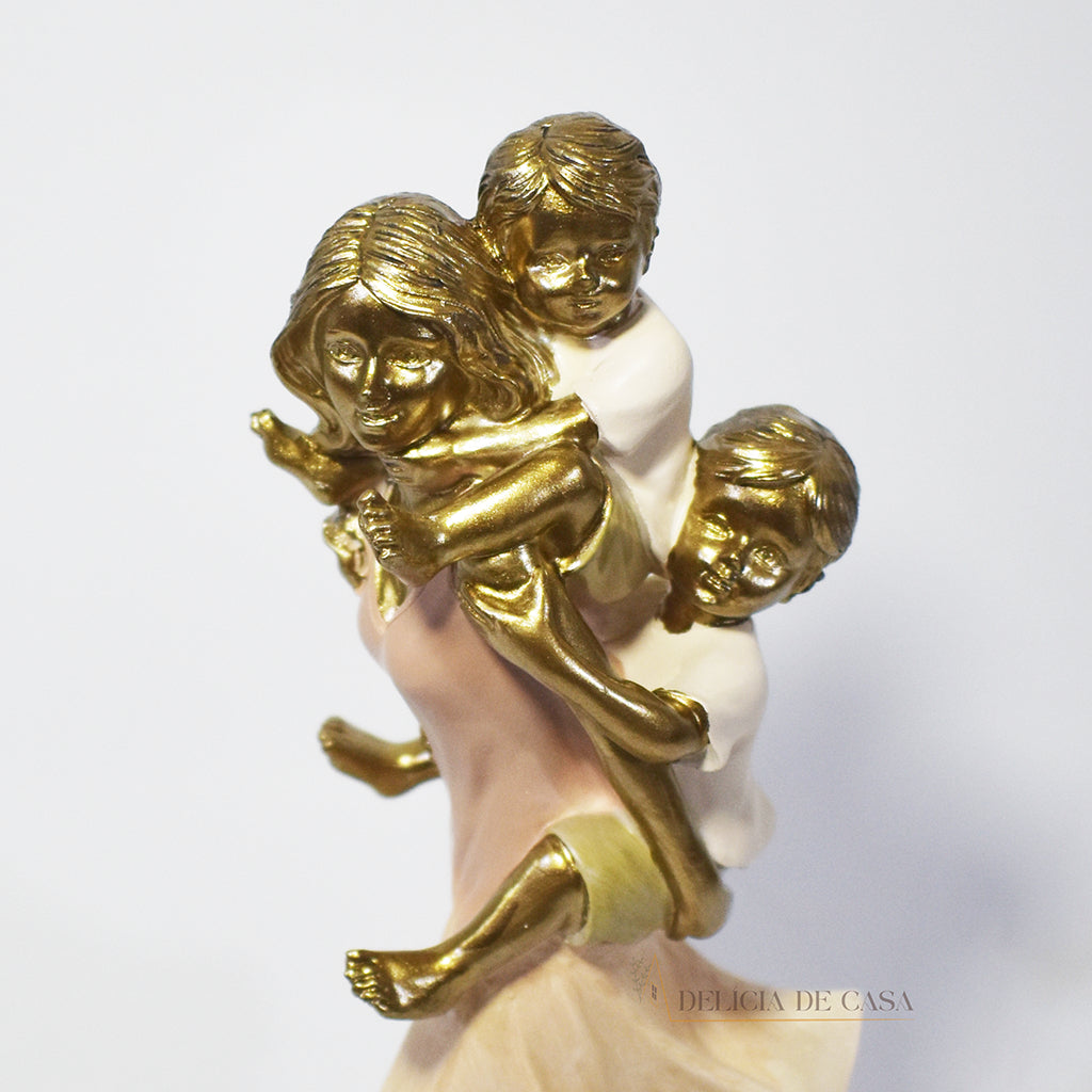 Escultura Família em Resina Mãe com 2 Filhos - Presente de Dia das Mães