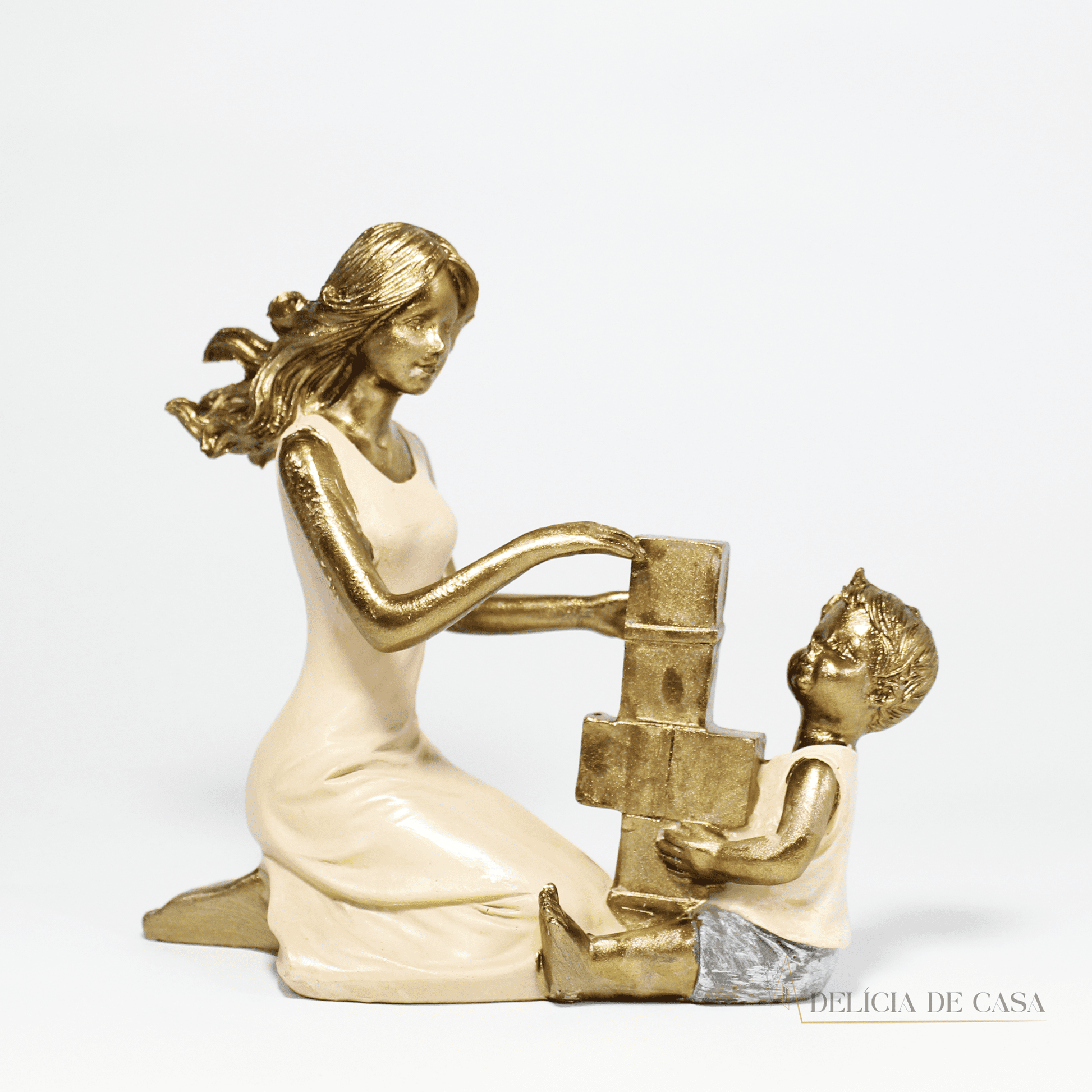 Estátua Decorativa Mãe e Filho Brincando em Resina Dourada