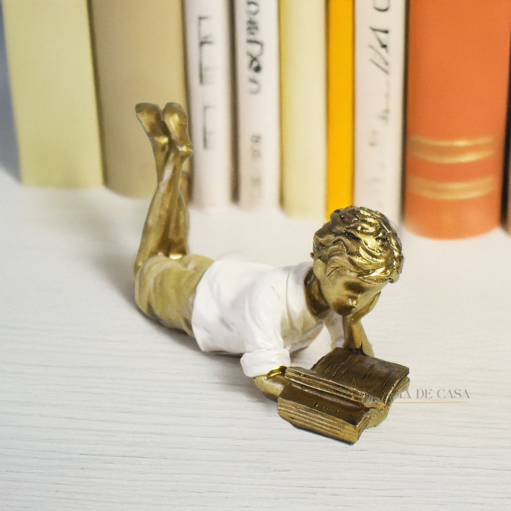 Escultura Decorativa Criança Leitora – Decoração Criativa para Apaixonados por Livros, Presente para Leitores