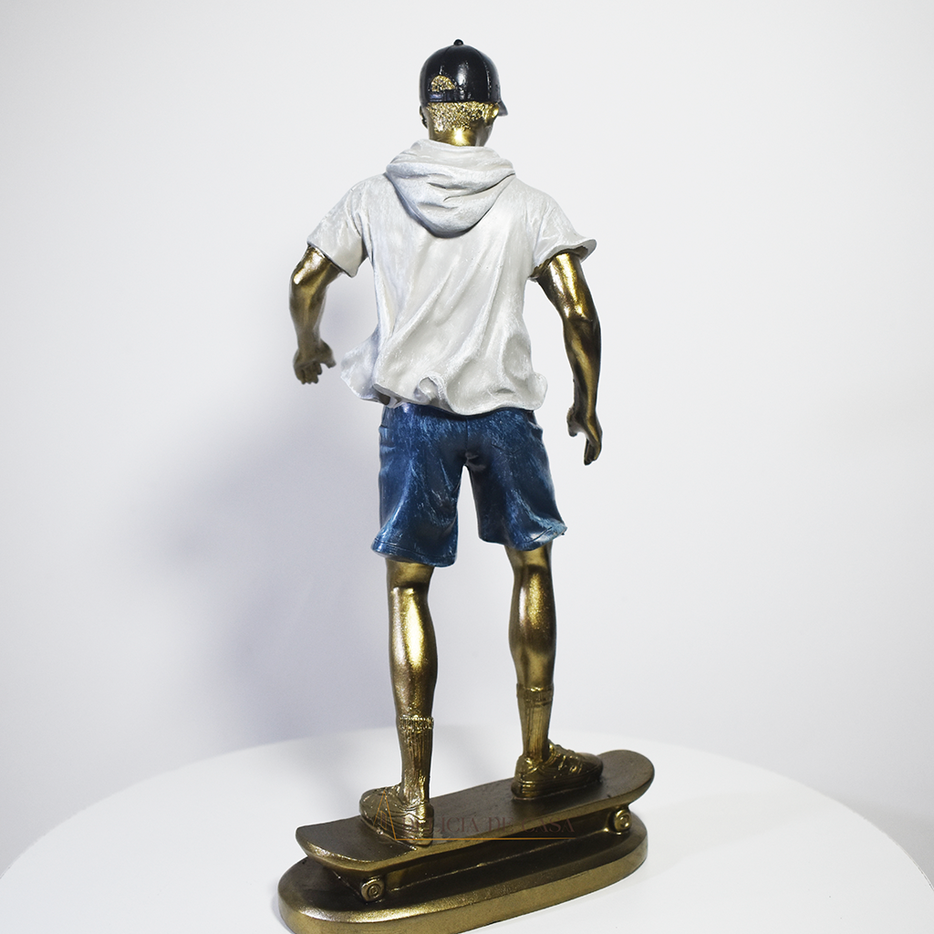 Escultura Decorativa Skatista em Resina – Masculino e Feminino