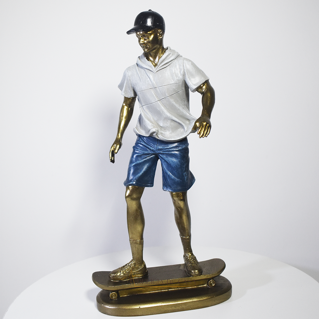 Escultura Decorativa Skatista em Resina – Masculino e Feminino