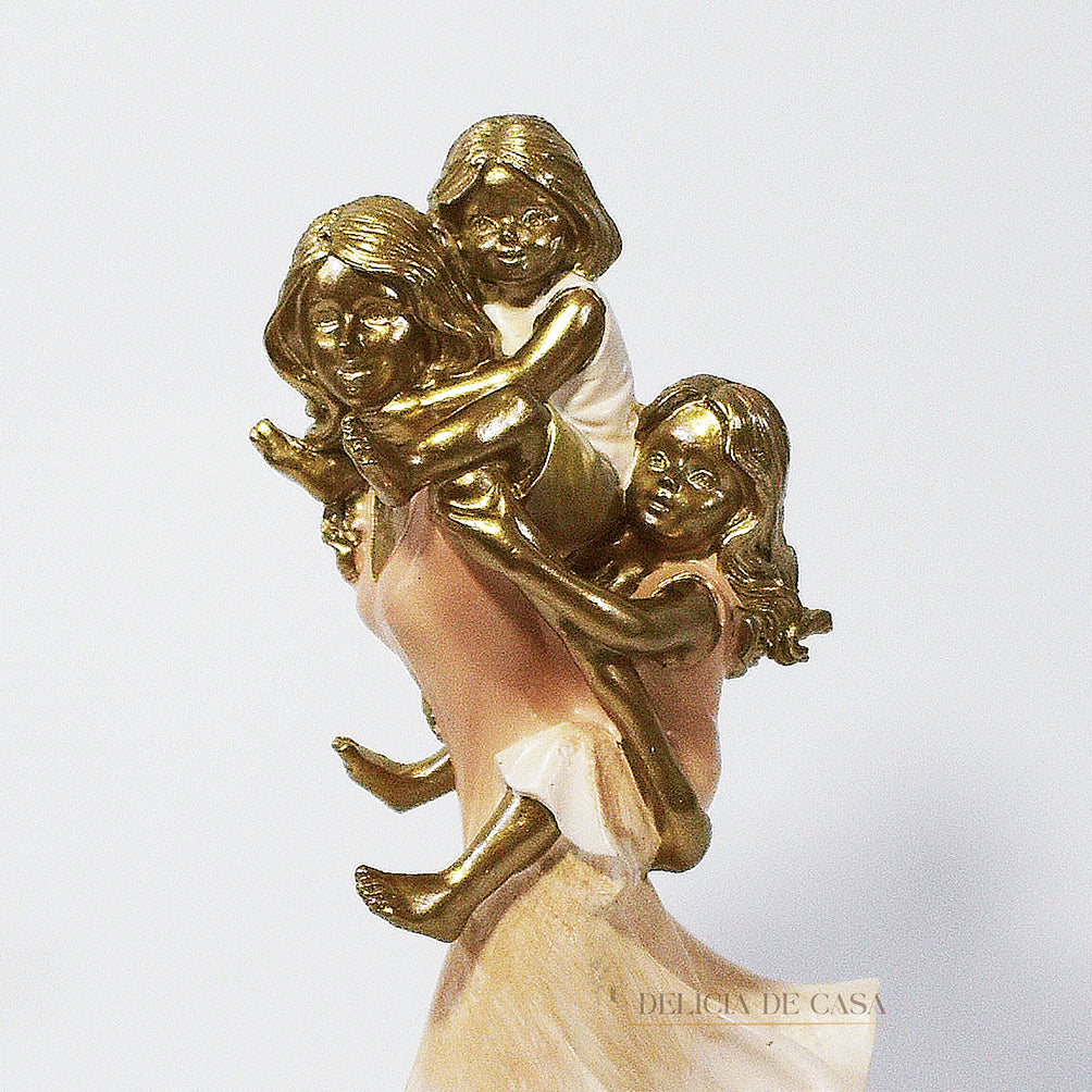 Escultura Família em Resina Mãe com 2 Filhas - Presente de Dia das Mães