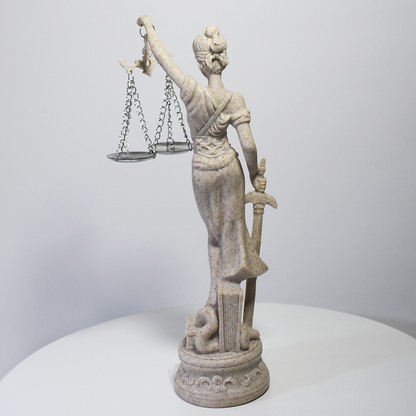 Escultura Dama da Justiça em Resina - Estilo Marmore