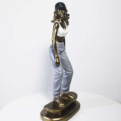 Escultura Decorativa Skatista em Resina – Masculino e Feminino