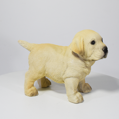 Esculturas decorativas de cachorros em resina representando as raças Labrador, Shih Tzu e Cavalier King Charles Spaniel, ideais para decoração ou presente.