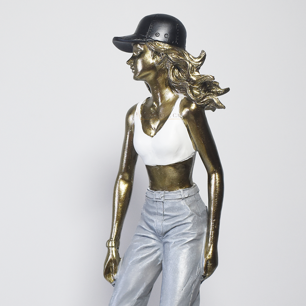 Escultura Decorativa Skatista em Resina – Masculino e Feminino