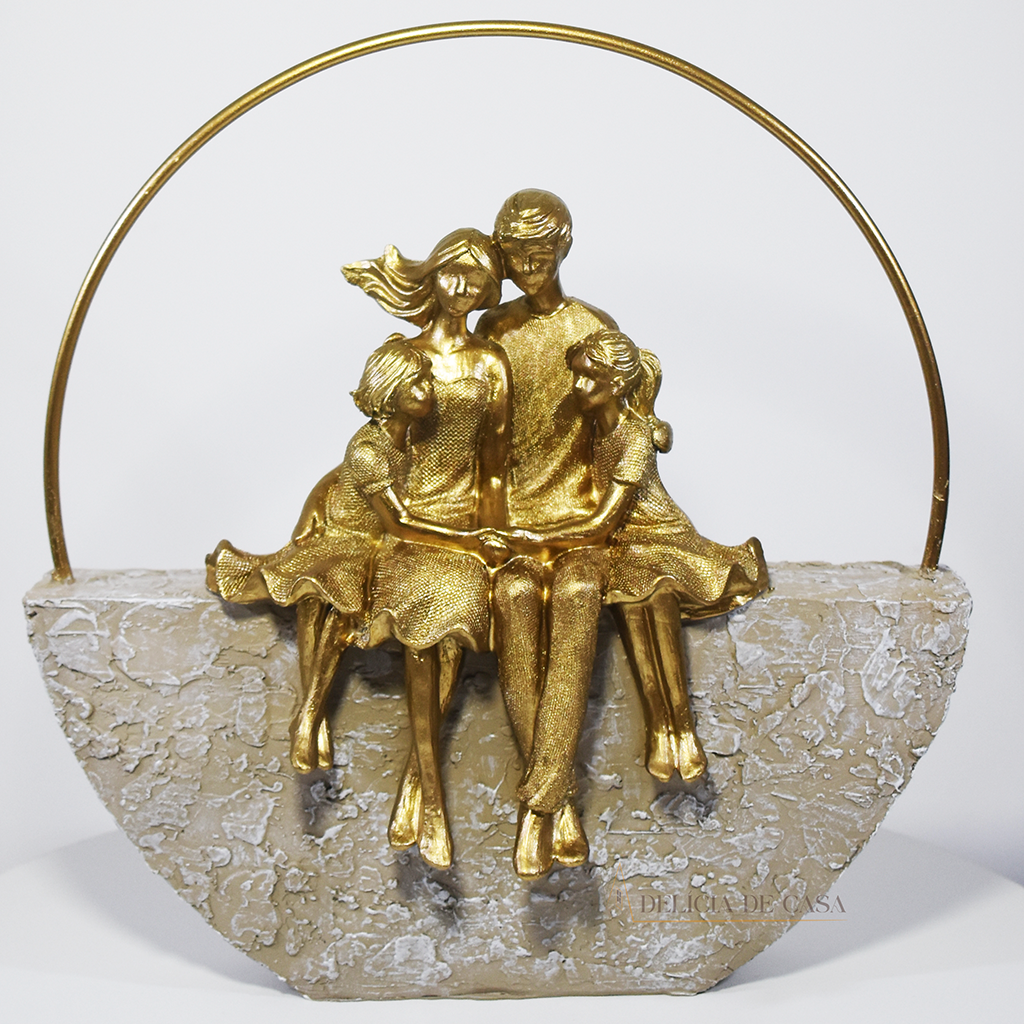 Família Decorativa Escultura Dourada com Pais e Filhas Meninas Decoração de Luxo para Casa
