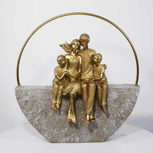 Família Decorativa Escultura Dourada com Casal e Filhos Meninos Decoração de Luxo para Casa