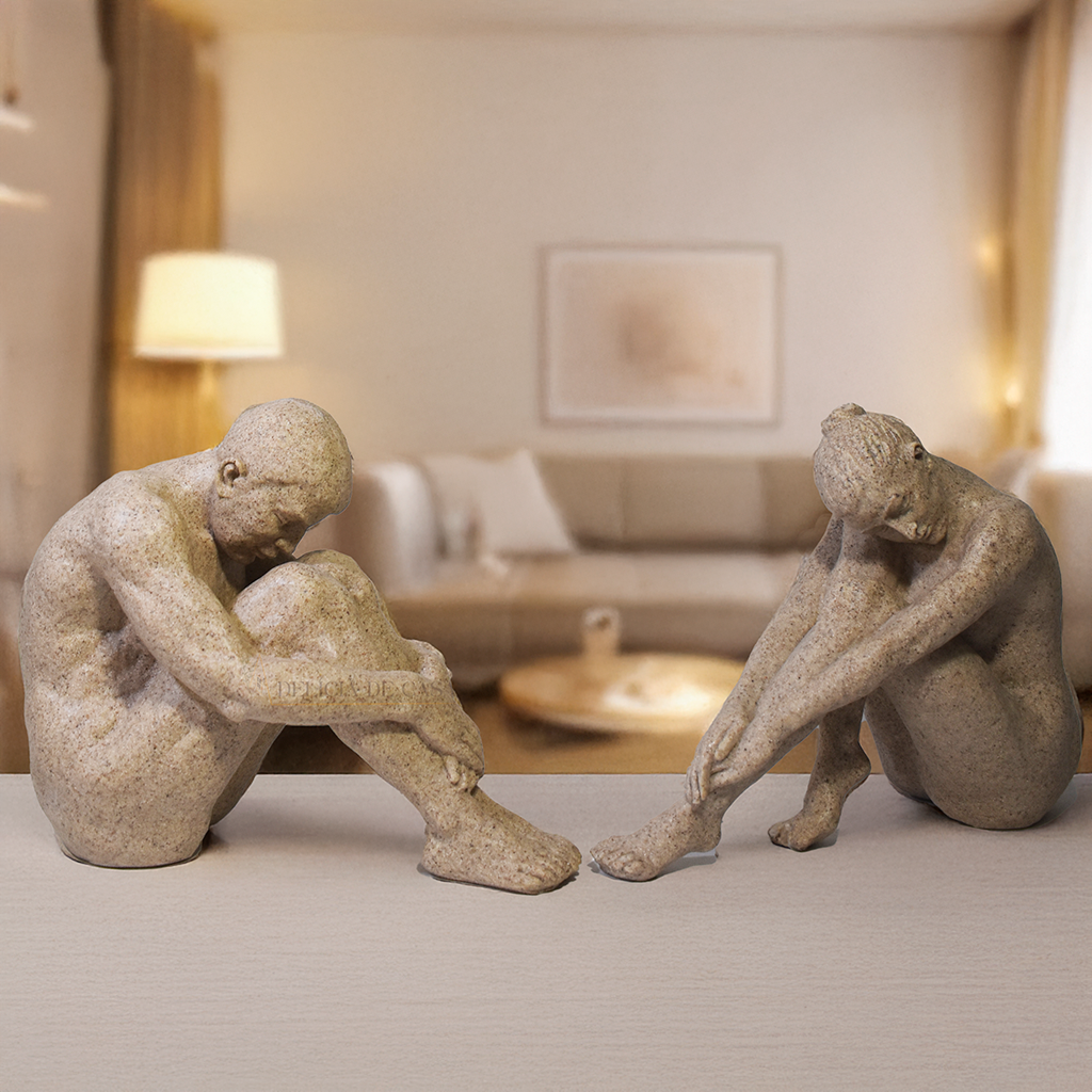 Escultura decorativa em resina disponível nos modelos Homem e Mulher. Design moderno e acabamento semelhante à pedra natural, ideal para salas, escritórios e ambientes sofisticados.