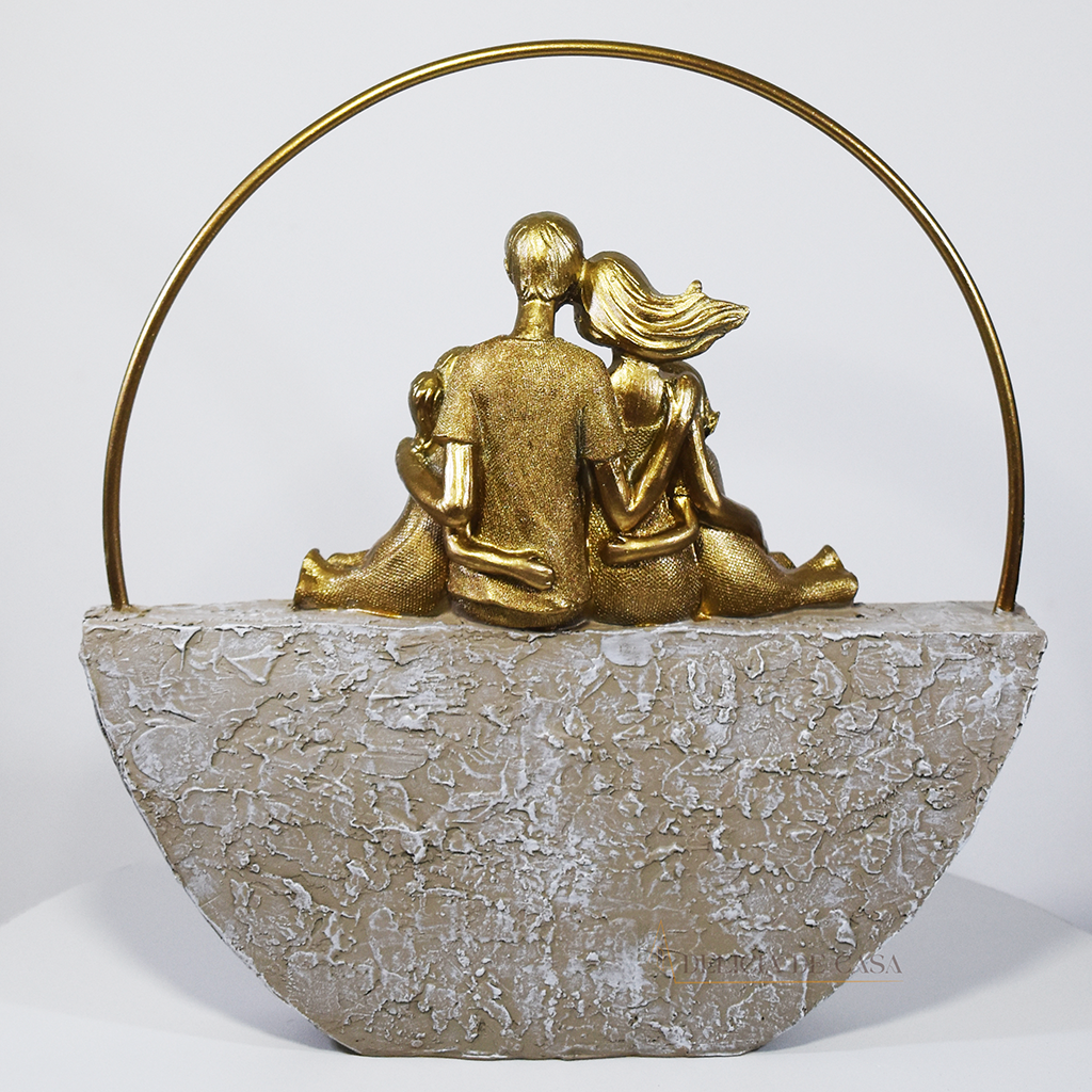 Família Decorativa Escultura Dourada com Pais e Filhas Meninas Decoração de Luxo para Casa
