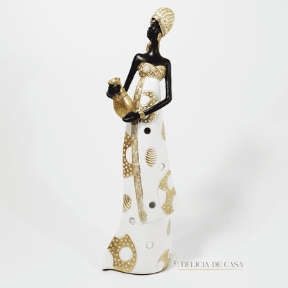 Estátua decorativa de mulher africana em resina nas cores branco, dourado e preto, com trajes típicos, medindo 32,5 cm de altura — peça elegante e cultural para decoração de interiores.