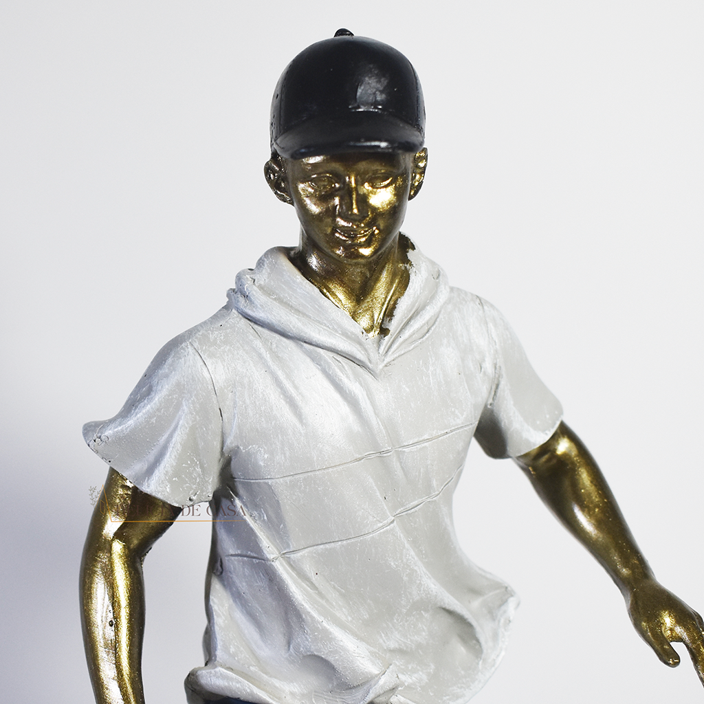 Escultura Decorativa Skatista em Resina – Masculino e Feminino