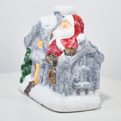 Casinha decorativa de Natal com Papai Noel e neve, feita em resina com glitter e luz interna, 12 cm de altura, nas cores bege, vermelho e cinza.