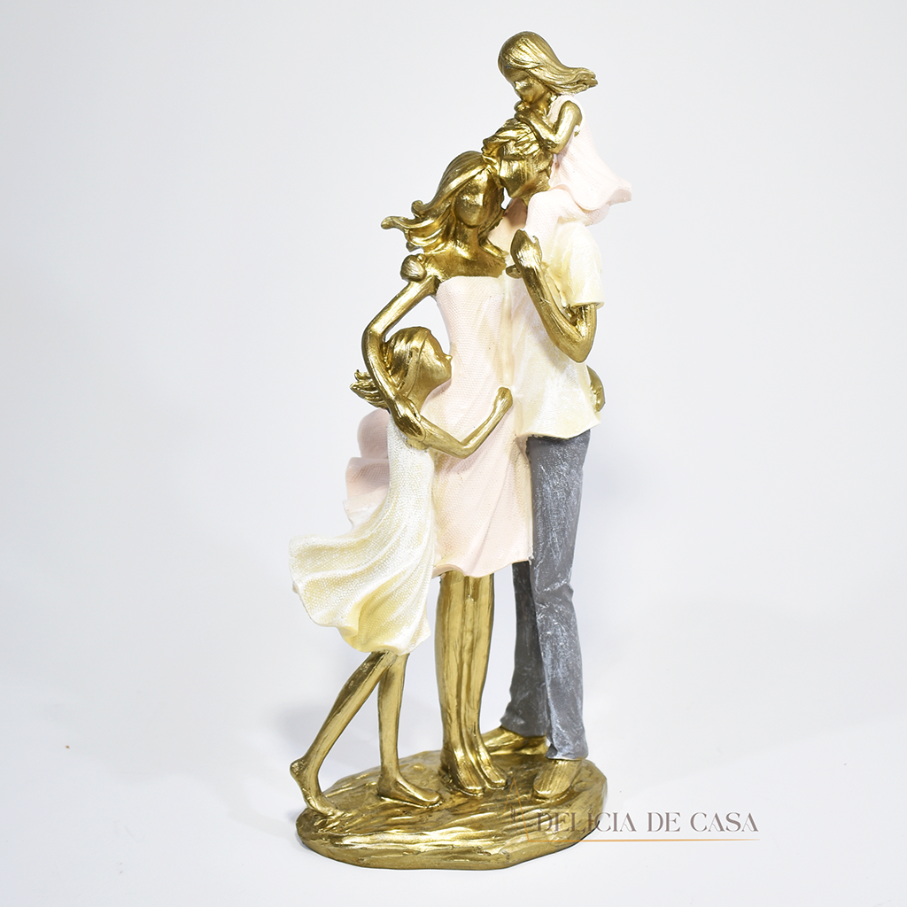 scultura decorativa de família com duas filhas em resina dourada, representando amor e união, com detalhes refinados e design sofisticado. Ideal para decoração de ambientes e presente especial.