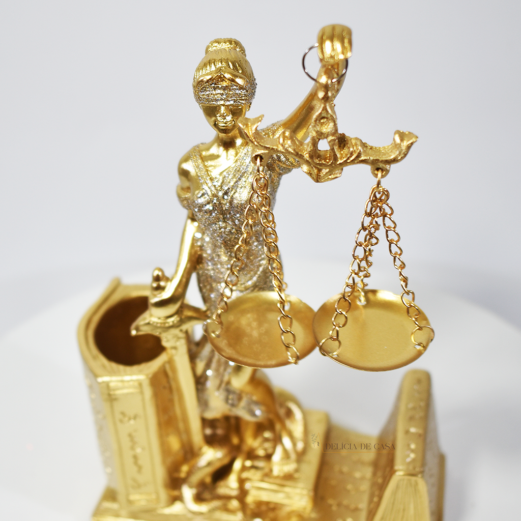 Enfeite Dama da Justiça com Porta-Canetas - Decoração para escritórios