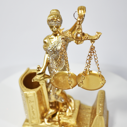 Enfeite Dama da Justiça com Porta-Canetas - Decoração para escritórios