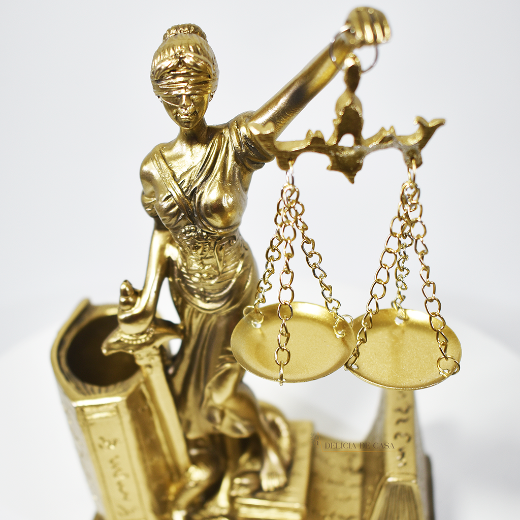 Enfeite Dama da Justiça com Porta-Canetas - Decoração para escritórios