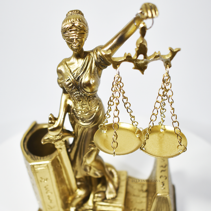 Enfeite Dama da Justiça com Porta-Canetas - Decoração para escritórios