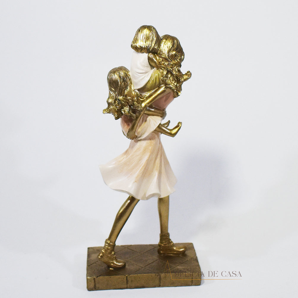 Escultura Família em Resina Mãe com 2 Filhas - Presente de Dia das Mães