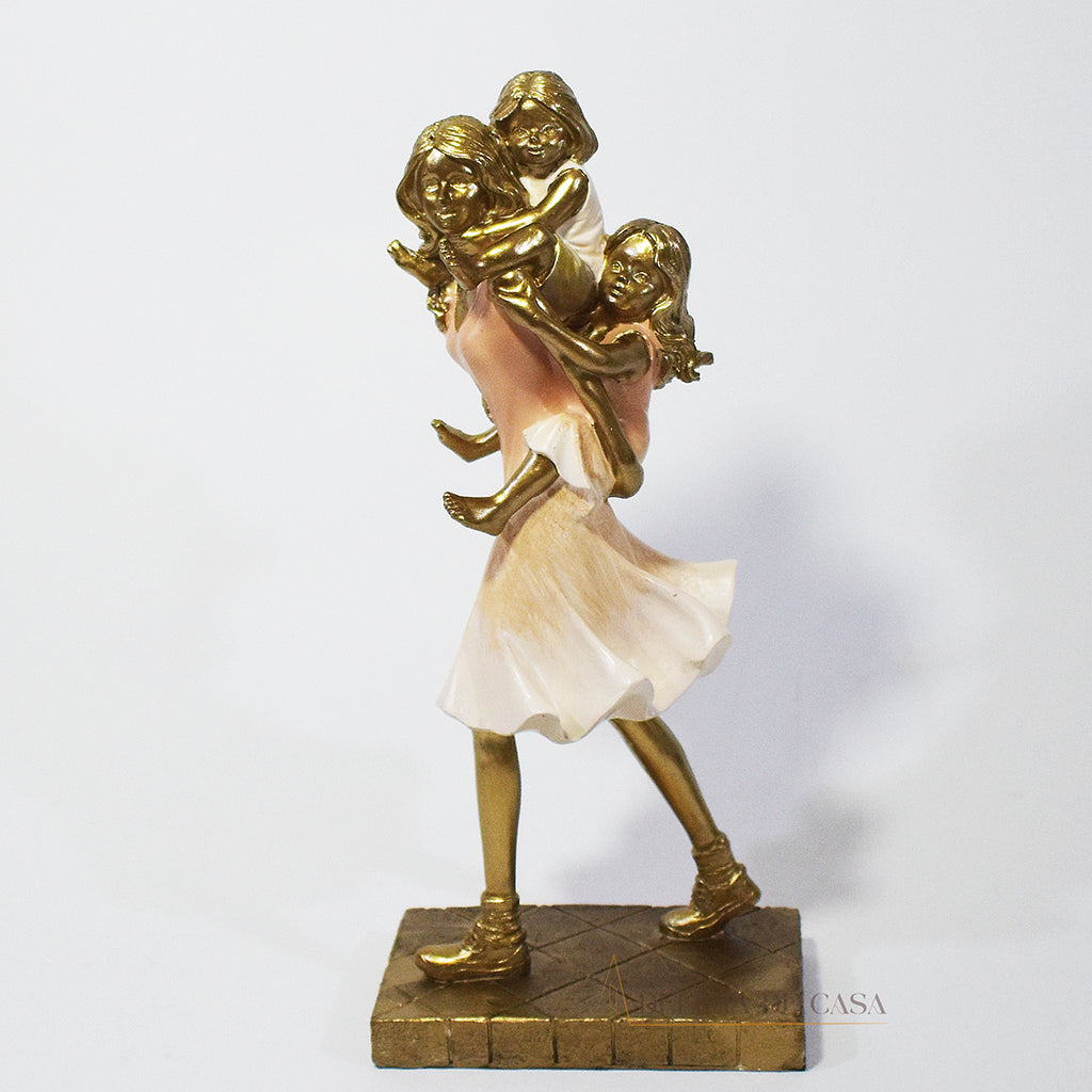 Escultura Família em Resina Mãe com 2 Filhas - Presente de Dia das Mães