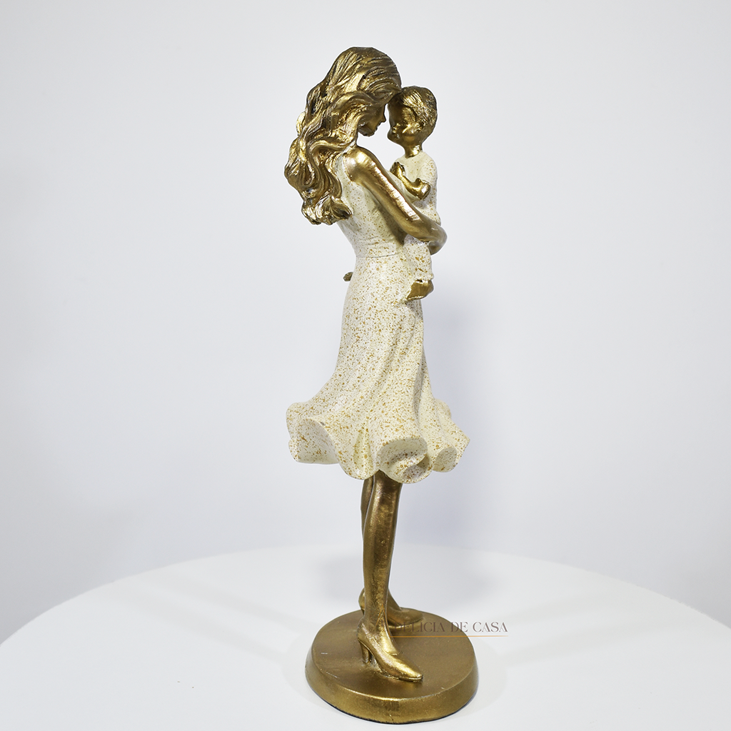 Estátua mãe com filho no colo – peça decorativa elegante para sala e quarto
