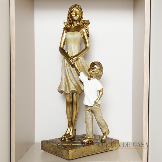 Estátua Decorativa Mãe e Filho em Resina Dia das Mães