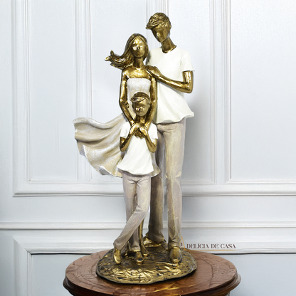 Escultura Decorativa de Família com Filho Menino - Estátua em Resina para Decoração de Ambientes