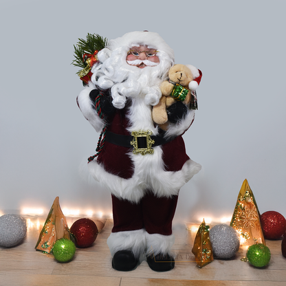 Papai Noel decorativo de pelúcia 40 cm segurando urso e presentes