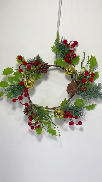 Guirlanda de Natal com Cerejas, Bolas Douradas e Pinhas – Enfeite Natalino para Porta e Parede